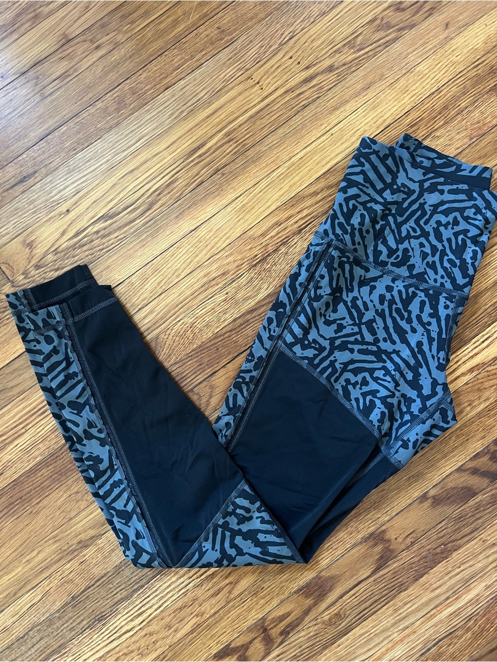 lululemon athletica Women Hot To Street animal print Athletic Tights Size 8